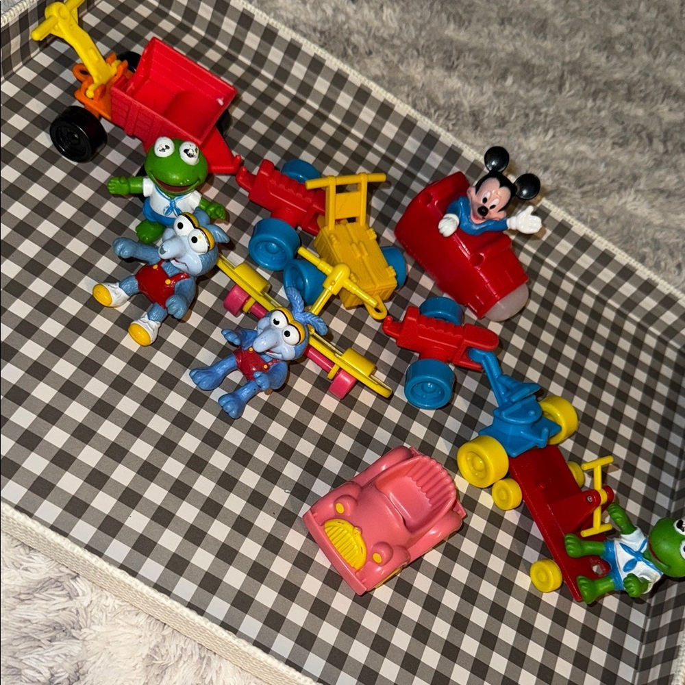 1984 muppets gonzo kermit and train Colorful Cartoon Character Toy Set
